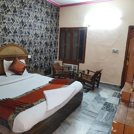 Hotel Divya Варанаси Екстериор снимка
