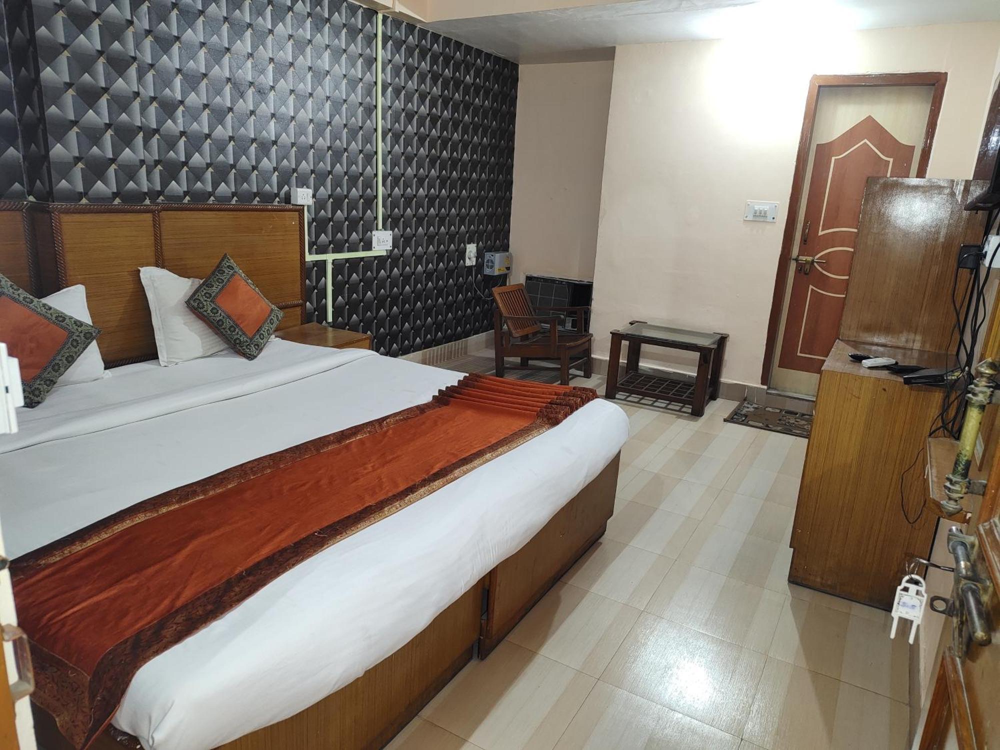 Hotel Divya Варанаси Екстериор снимка