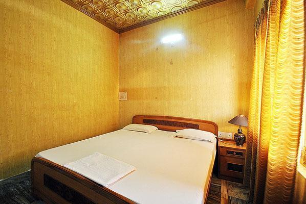Hotel Divya Варанаси Екстериор снимка