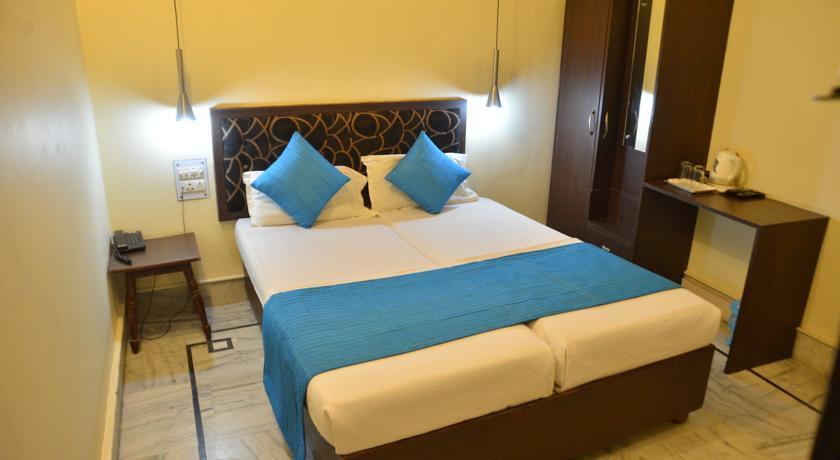 Hotel Divya Варанаси Екстериор снимка