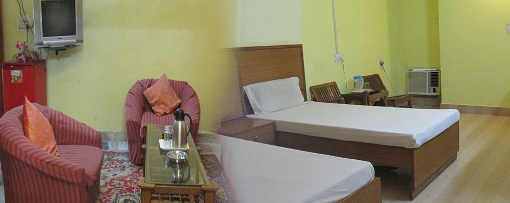 Hotel Divya Варанаси Екстериор снимка