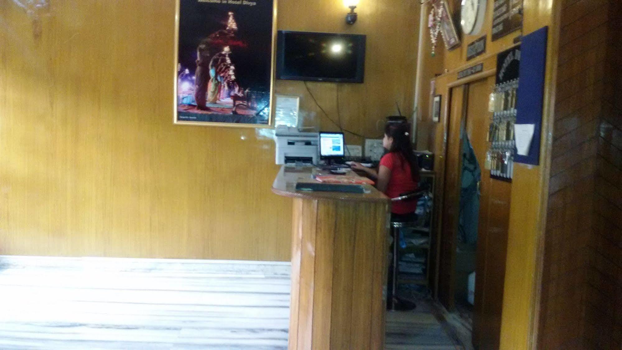 Hotel Divya Варанаси Екстериор снимка